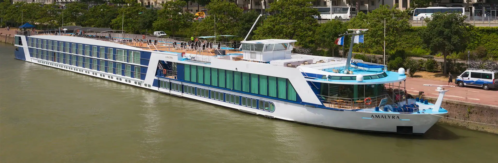 Cruising the Seine