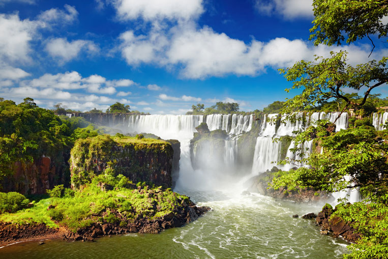 Iguassu-Falls-Fotolia_43312.jpg