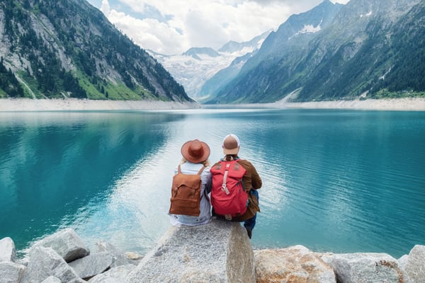 Austria,-Mountain-Lake,-Scenic,-Backpackers,-Couple,-People760x507