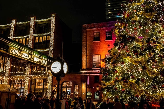Toronto Christmas Market shutterstock_1241387389 1500x1000