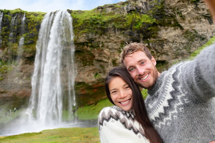 seljalansfoss iceland couple shutterstock_2245580 1500x100074