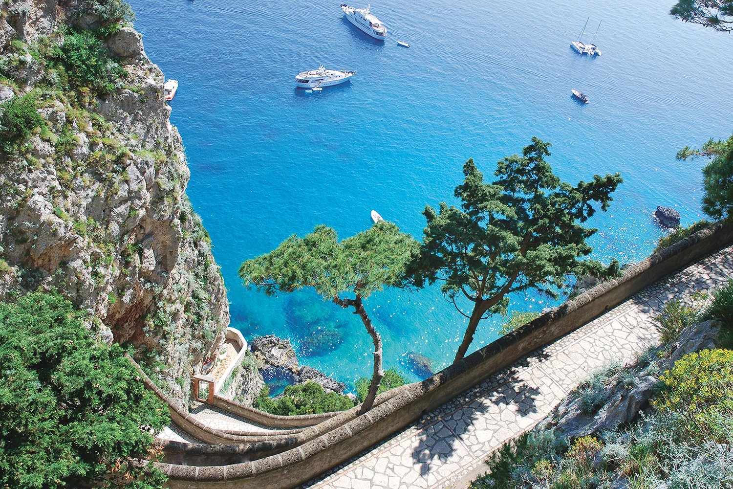 Gift Her the World: Top Luxury Destinations for an Extraordinary Mother’s Day Italy