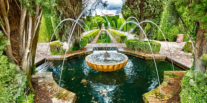 spain_granada_alhambra generalife gardens shutterstock_419980120 1024x512