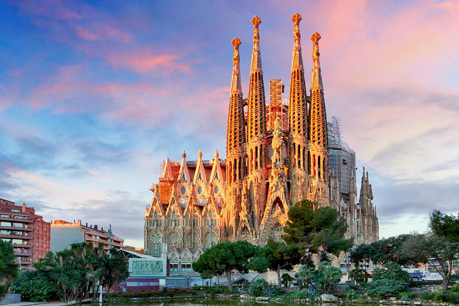 sagrada familia iStock-1130443789 1500x1000