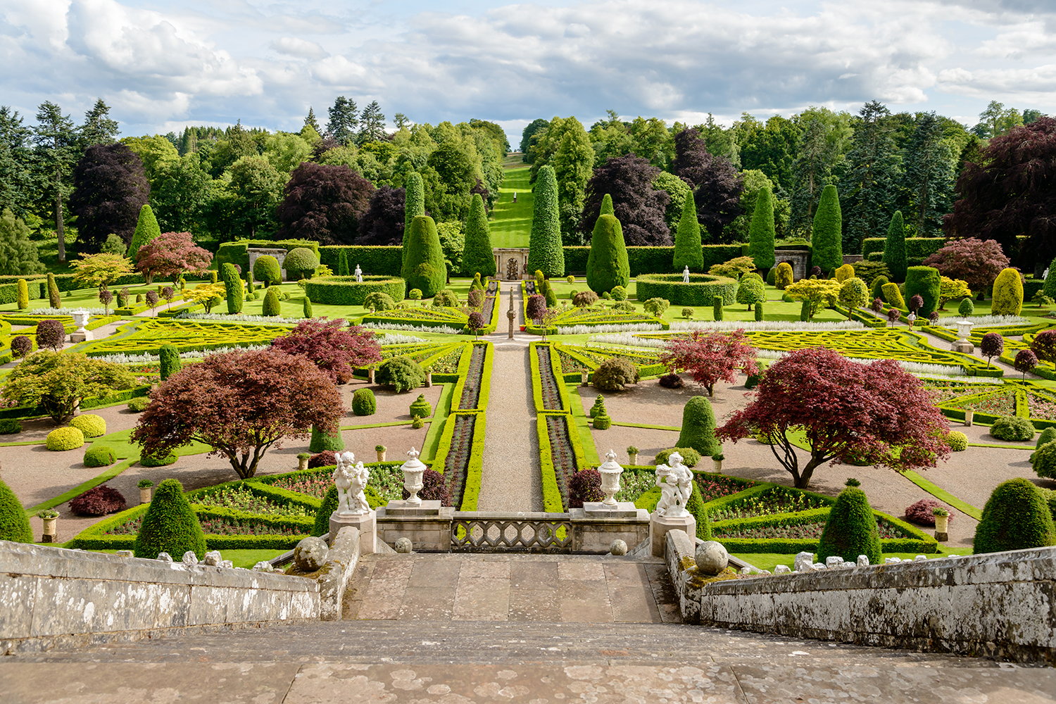 drummond castle gardens crieff scotland shutterstock_297332750 1500x1000