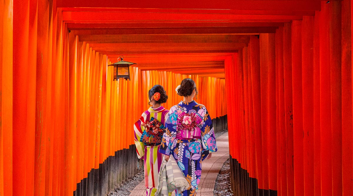 Japan,-Kyoto,-Fushimi-Inari-Shrine,-Geisha,-Peoplelandingheader2