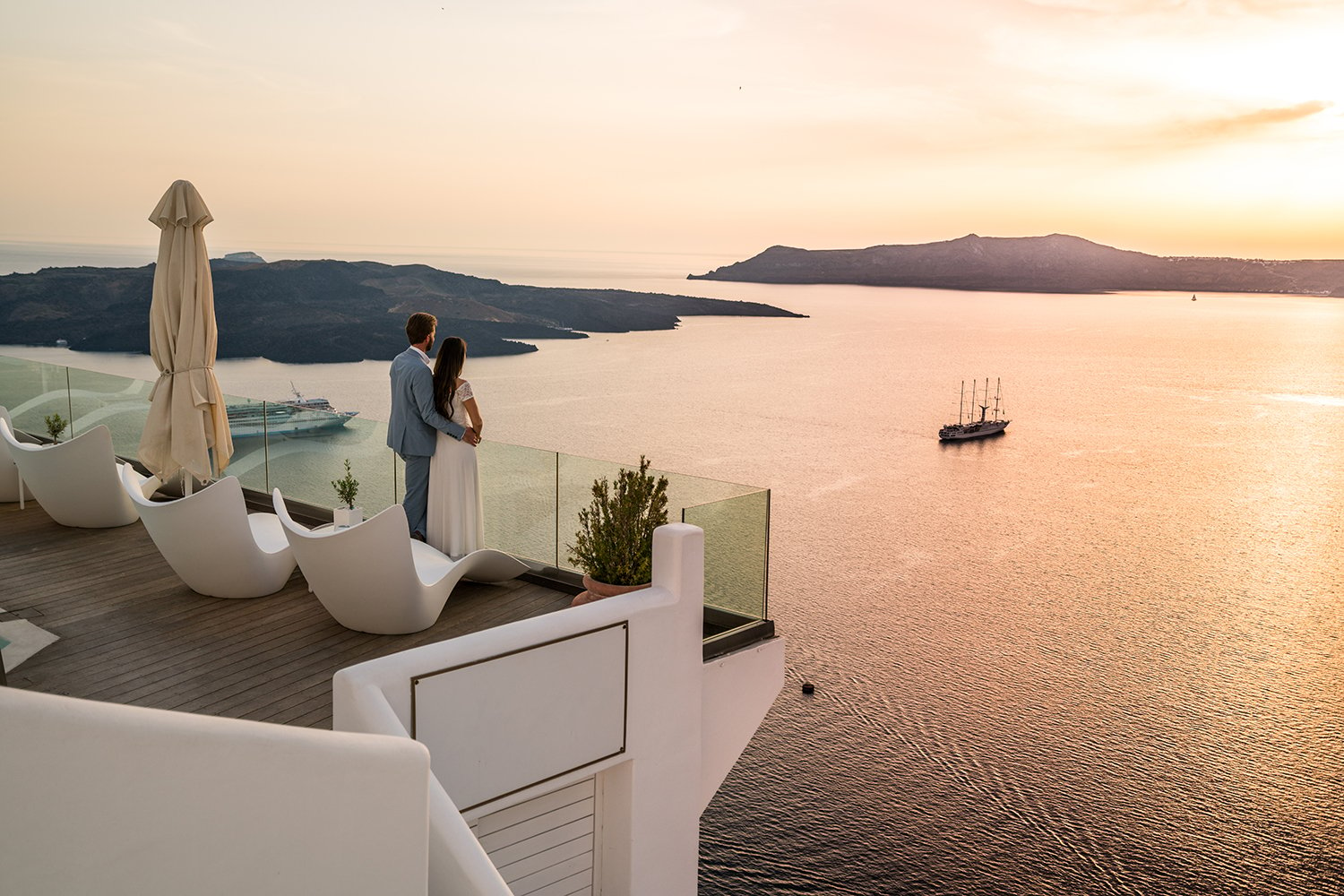 Greece Luxury Couple 1500x1000