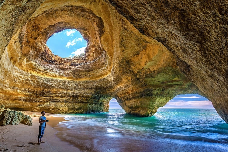 algarve praia da rocha man  1500x1000