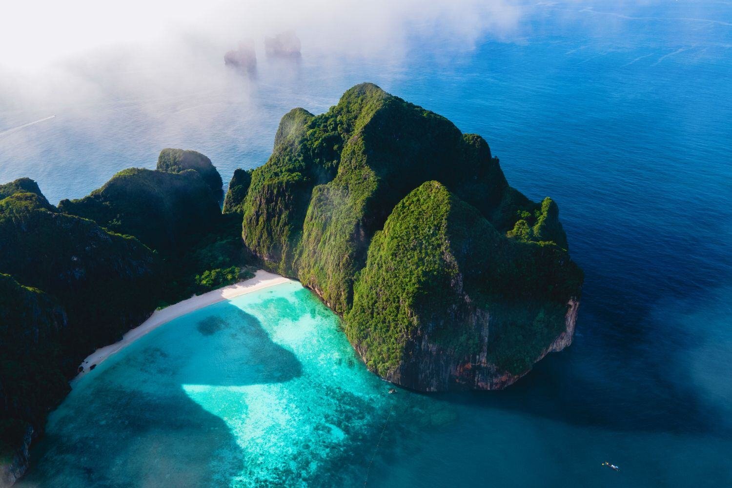 Maya Bay Koh Phi Phi Thailand, Turquoise clear water Thailand Koh Pi Pi